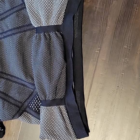 Women’s Athleta Fast Track Tee - Picture 4 of 5